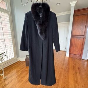 Marvin Richards Elegant Black Trench Coat with Fur Trim